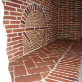 Cheminée picarde en briques moulées main